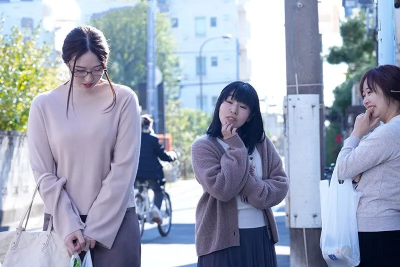 Trả thù mấy mụ nhà bên thường xuyên nói xấu bằng cách “cướp người chồng ả ta”