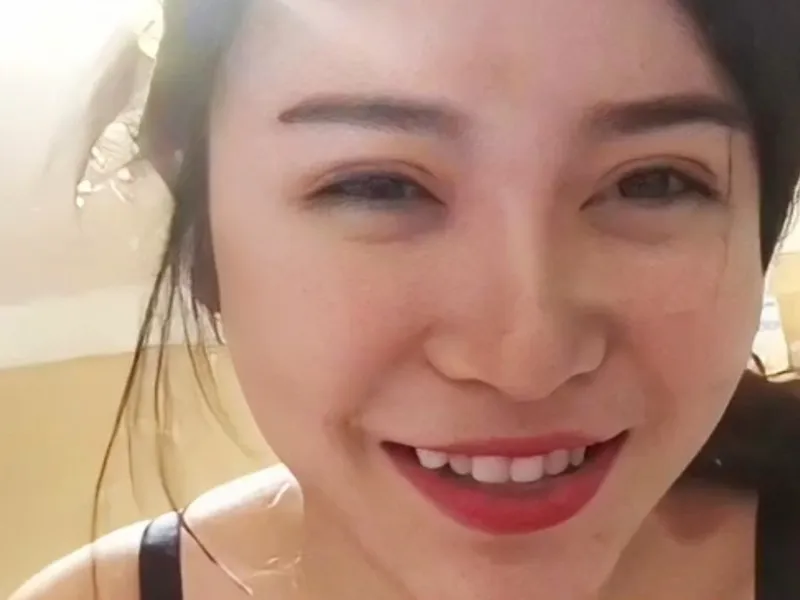 Dì cháu lâu lâu mới gặp nhau đi ăn mà cháu bắt mút củ khoải ăn chuối